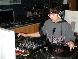 תמונה שצולמה להמחשת העבודות של נובו מיוזיק - 1 לימודי מוזיקה אונליין