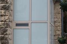 תמונה שצולמה להמחשת העבודות של חברת א. רפי התקנה של חלונות