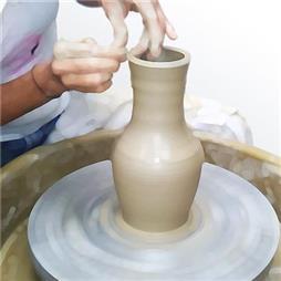 תמונה שצולמה להמחשת העבודות של ג'קרנדה קורי - סטודיו לקרמיקה - 1 קרמיקה