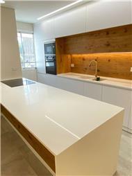 תמונה שצולמה להמחשת העבודות של נגריית השחר תמונה של נגריית השחר