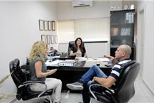 תמונה שצולמה להמחשת העבודות של פוליטי רינה - משרד עורכי דין וגישור אלימות במשפחה