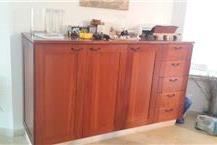 תמונה שצולמה להמחשת העבודות של המצבעה צביעת רהיטי פורמייקה