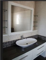 תמונה שצולמה להמחשת העבודות של איכות הזכוכית - 2 עבודות זכוכית בחדרי שירותים