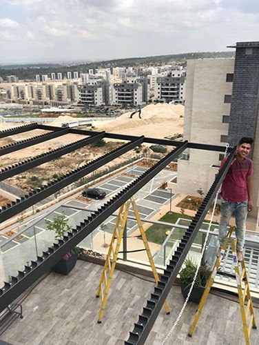 תמונה שצולמה להמחשת העבודות של אלום מ.מ תריסים וחלונות תמונה של אלום מ.מ תריסים וחלונות