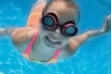 תמונה שצולמה להמחשת העבודות של עלמה ביה"ס לשחייה - 1 תמונה של עלמה ביה"ס לשחייה
