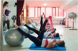 תמונה שצולמה להמחשת העבודות של pole dance theater - 1 לימודי ריקוד ותנועה
