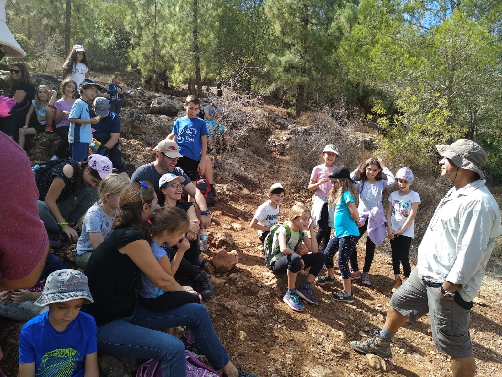 תמונה שצולמה להמחשת העבודות של חוויה בטבע טיולי לילה לאור עששיות תמונה של חוויה בטבע טיולי לילה לאור עששיות