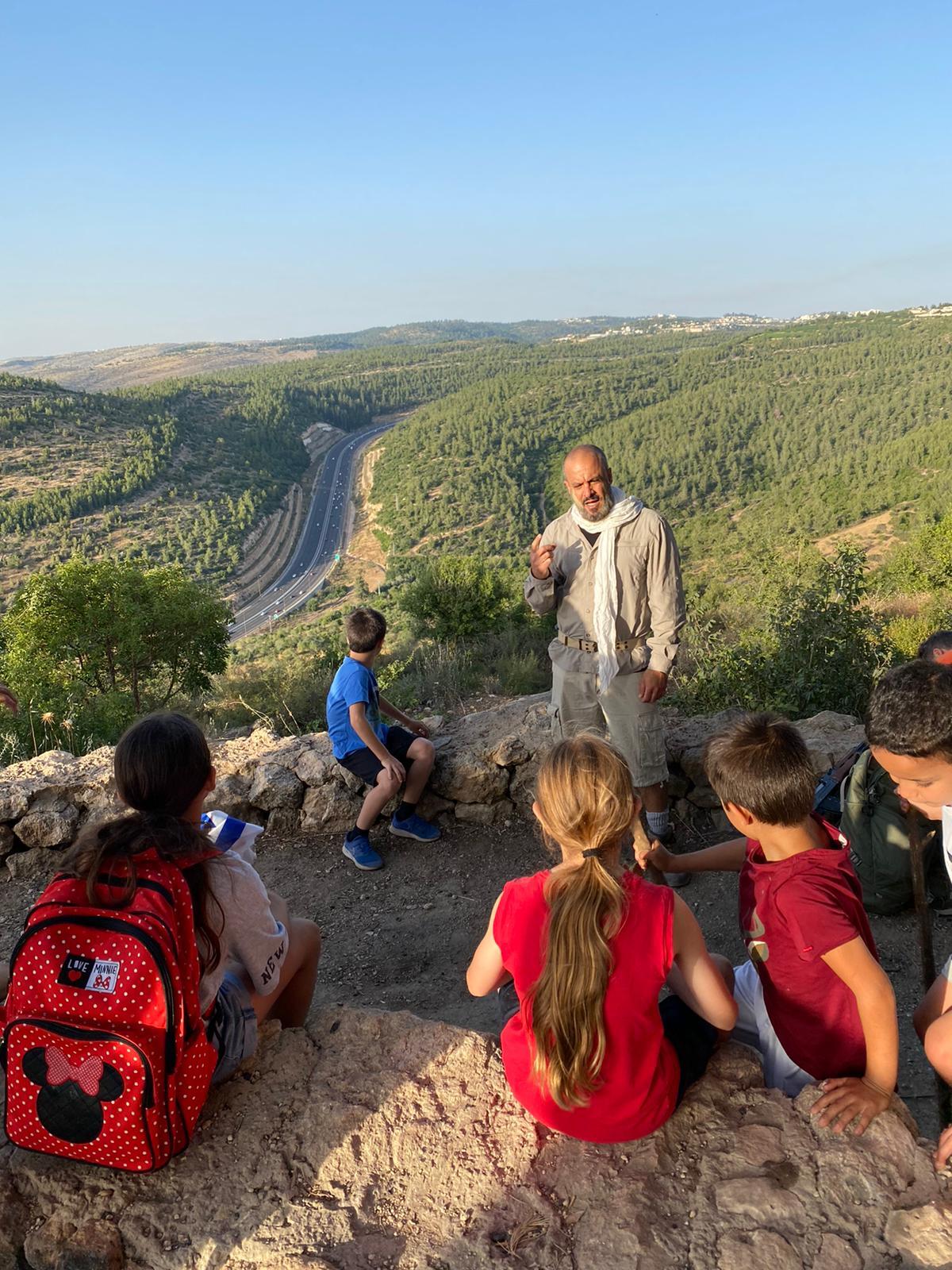תמונה שצולמה להמחשת העבודות של חוויה בטבע טיולי לילה לאור עששיות תמונה של חוויה בטבע טיולי לילה לאור עששיות
