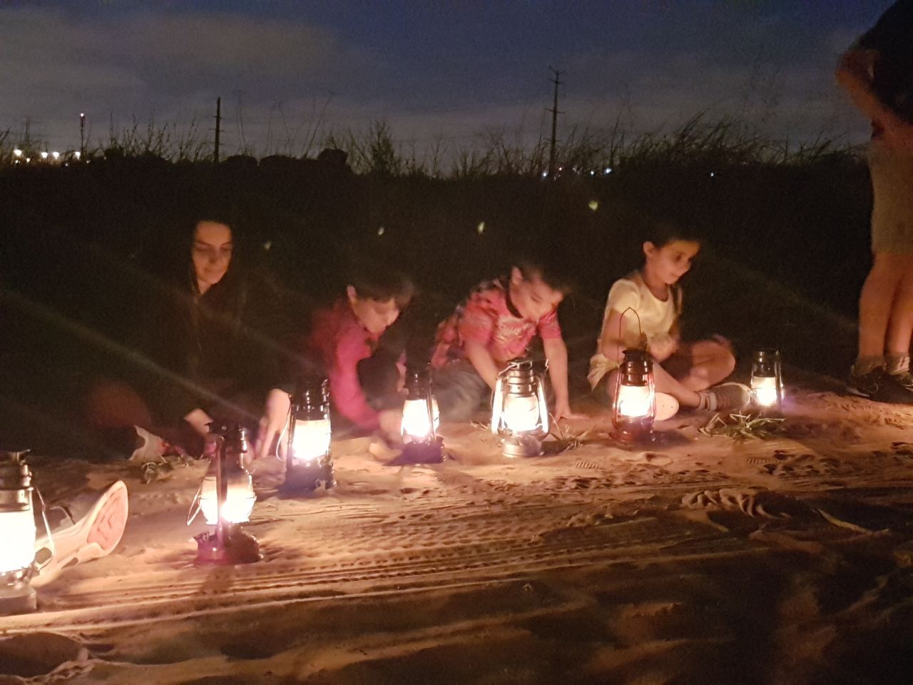 תמונה שצולמה להמחשת העבודות של חוויה בטבע טיולי לילה לאור עששיות תמונה של חוויה בטבע טיולי לילה לאור עששיות