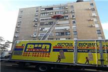 תמונה של חיים הובלות