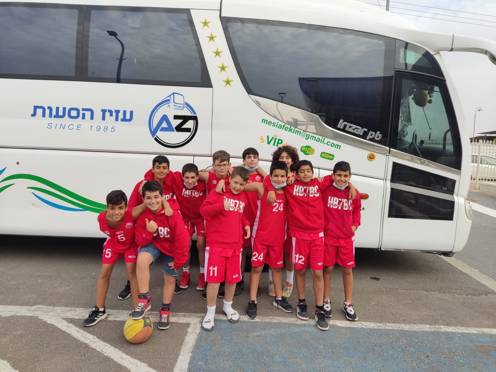 תמונה שצולמה להמחשת העבודות של עזיז הסעות תמונה של עזיז הסעות