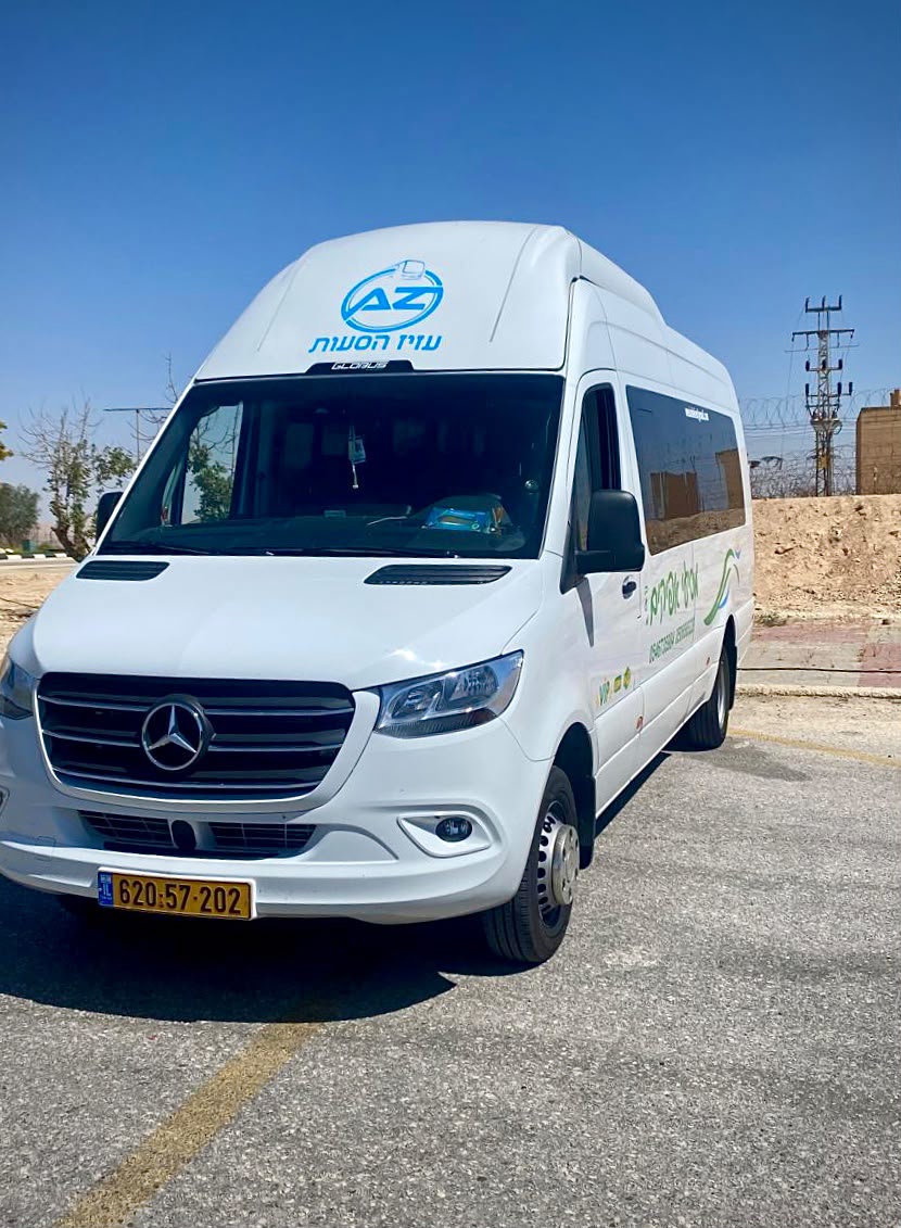 תמונה שצולמה להמחשת העבודות של עזיז הסעות תמונה של עזיז הסעות