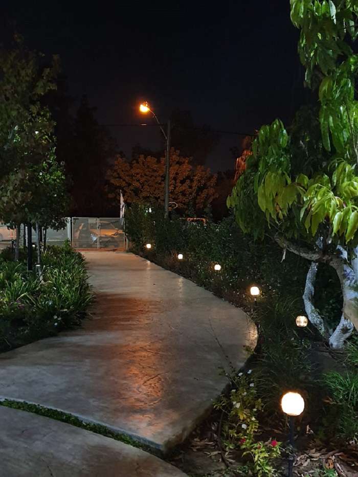 תמונה שצולמה להמחשת העבודות של גל-אור פתרונות תאורה סולארים תאורת גן סולארית