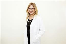 תמונה שצולמה להמחשת העבודות של ד"ר אריאלה ליפשיץ מילר- רופאת עיניים לילדים רופאי עיניים