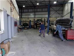 תמונה שצולמה להמחשת העבודות של מוסך 10000 חלקי חילוף רכב