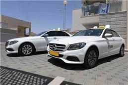 תמונה שצולמה להמחשת העבודות של יובל רחמים - מוניות מפוארות - 1 מוניות