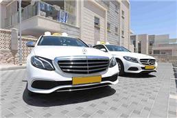 תמונה שצולמה להמחשת העבודות של יובל רחמים - מוניות מפוארות - 3 מוניות