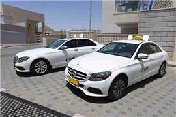 תמונה שצולמה להמחשת העבודות של יובל רחמים - מוניות מפוארות - 2 מוניות