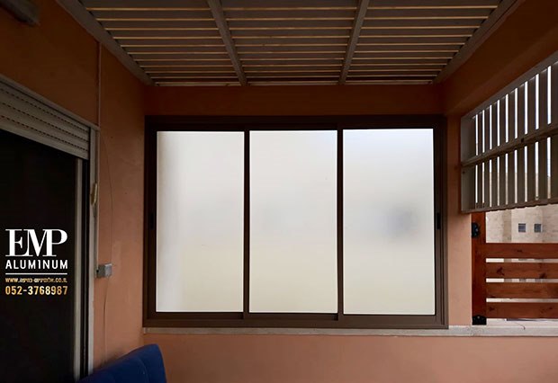 תמונה שצולמה להמחשת העבודות של EMP אלומיניום תמונה של EMP אלומיניום
