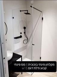 תמונה שצולמה להמחשת העבודות של W Glass- מקלחונים ומעקות זכוכית תמונה של W Glass- מקלחונים ומעקות זכוכית