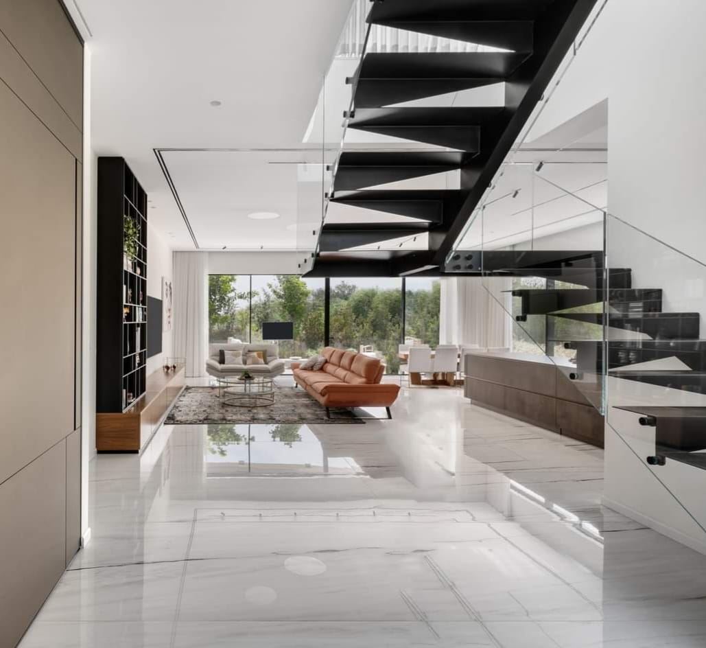 תמונה שצולמה להמחשת העבודות של W glass תמונה של W glass