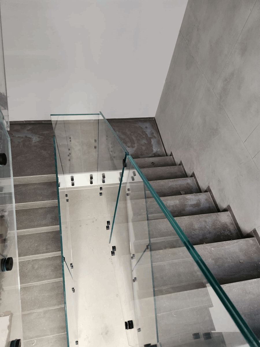 תמונה שצולמה להמחשת העבודות של W - GLASS תמונה של W - GLASS