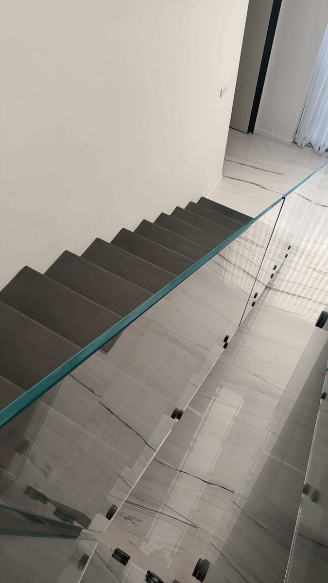 תמונה שצולמה להמחשת העבודות של W - GLASS תמונה של W - GLASS