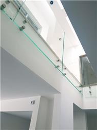 תמונה שצולמה להמחשת העבודות של W Glass- מקלחונים ומעקות זכוכית תמונה של W Glass- מקלחונים ומעקות זכוכית