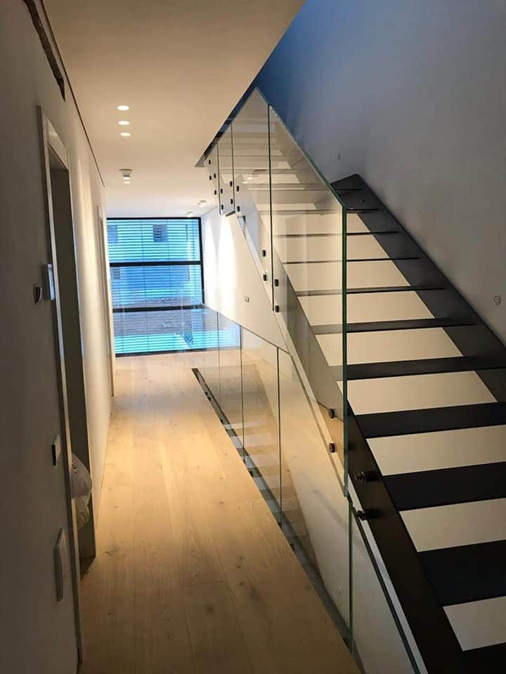 תמונה שצולמה להמחשת העבודות של W - GLASS תמונה של W - GLASS