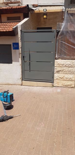 תמונה שצולמה להמחשת העבודות של לילך בחור עיצובי מתכת ושערים חשמליים תמונה של לילך בחור עיצובי מתכת ושערים חשמליים