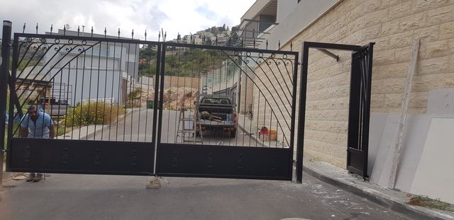 תמונה שצולמה להמחשת העבודות של לילך בחור עיצובי מתכת ושערים חשמליים תמונה של לילך בחור עיצובי מתכת ושערים חשמליים