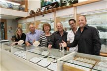 תמונה שצולמה להמחשת העבודות של אופיר פז - 1 חריטה וכיתוב על תכשיטים