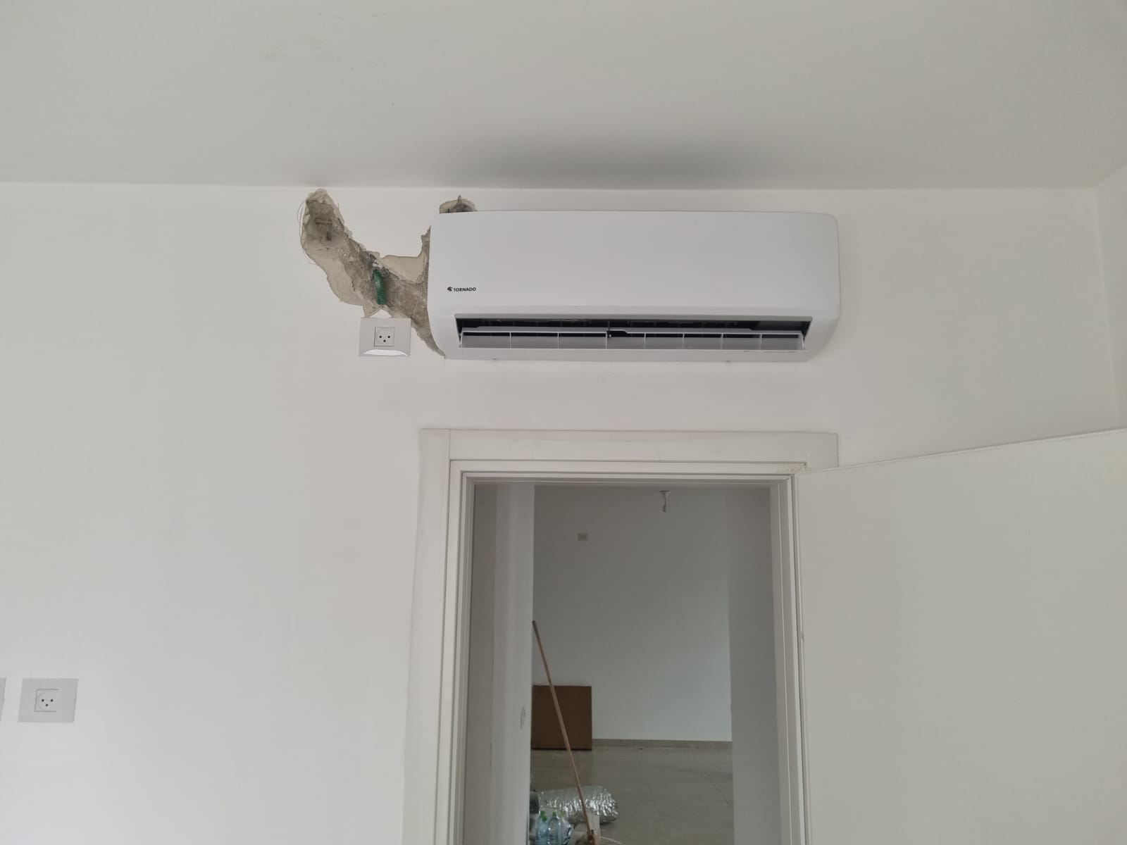תמונה שצולמה להמחשת העבודות של אייר קולס תמונה של אייר קולס