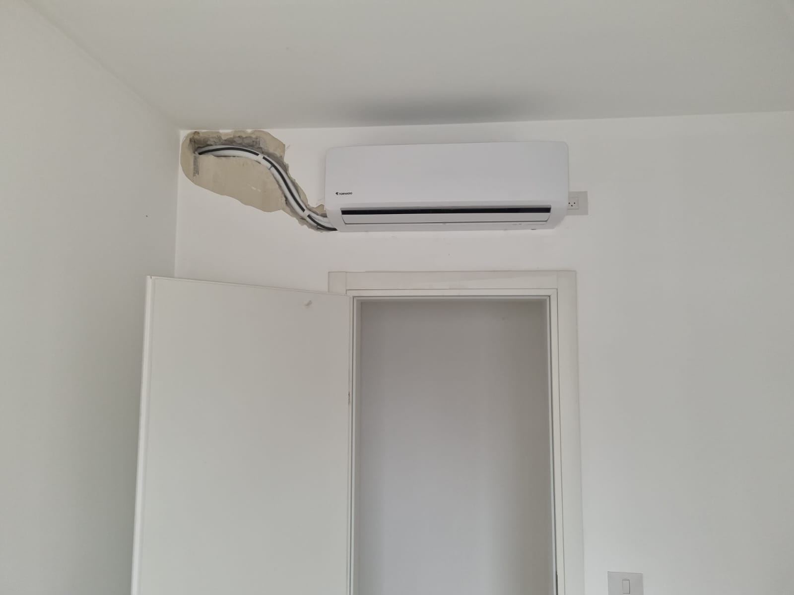 תמונה שצולמה להמחשת העבודות של אייר קולס תמונה של אייר קולס