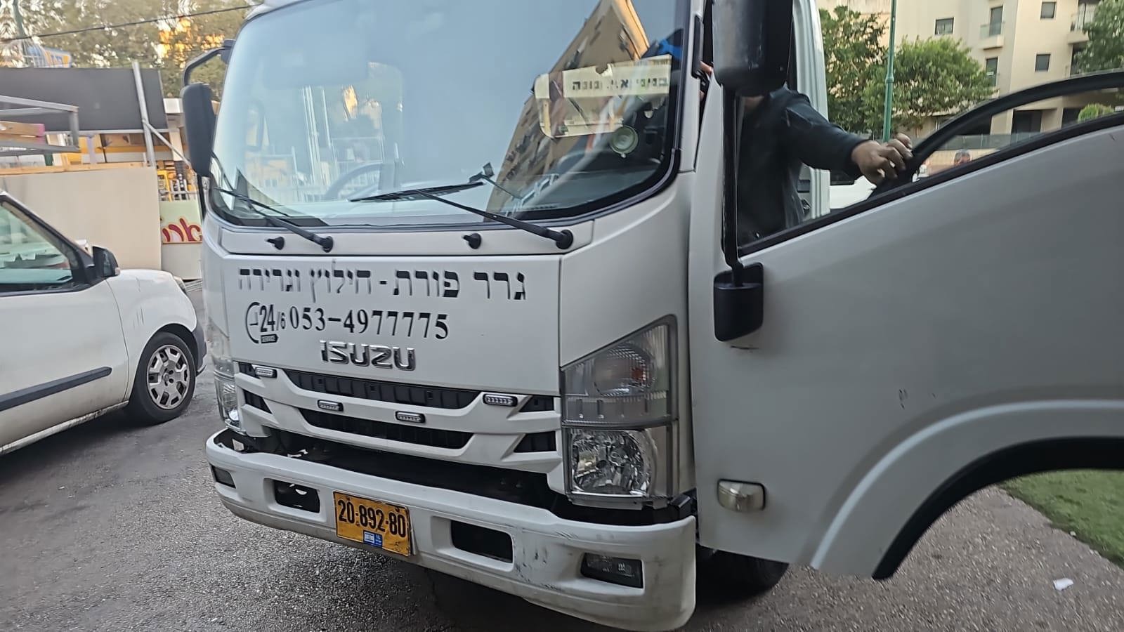 תמונה שצולמה להמחשת העבודות של אמגרף שילוט תמונה של אמגרף שילוט
