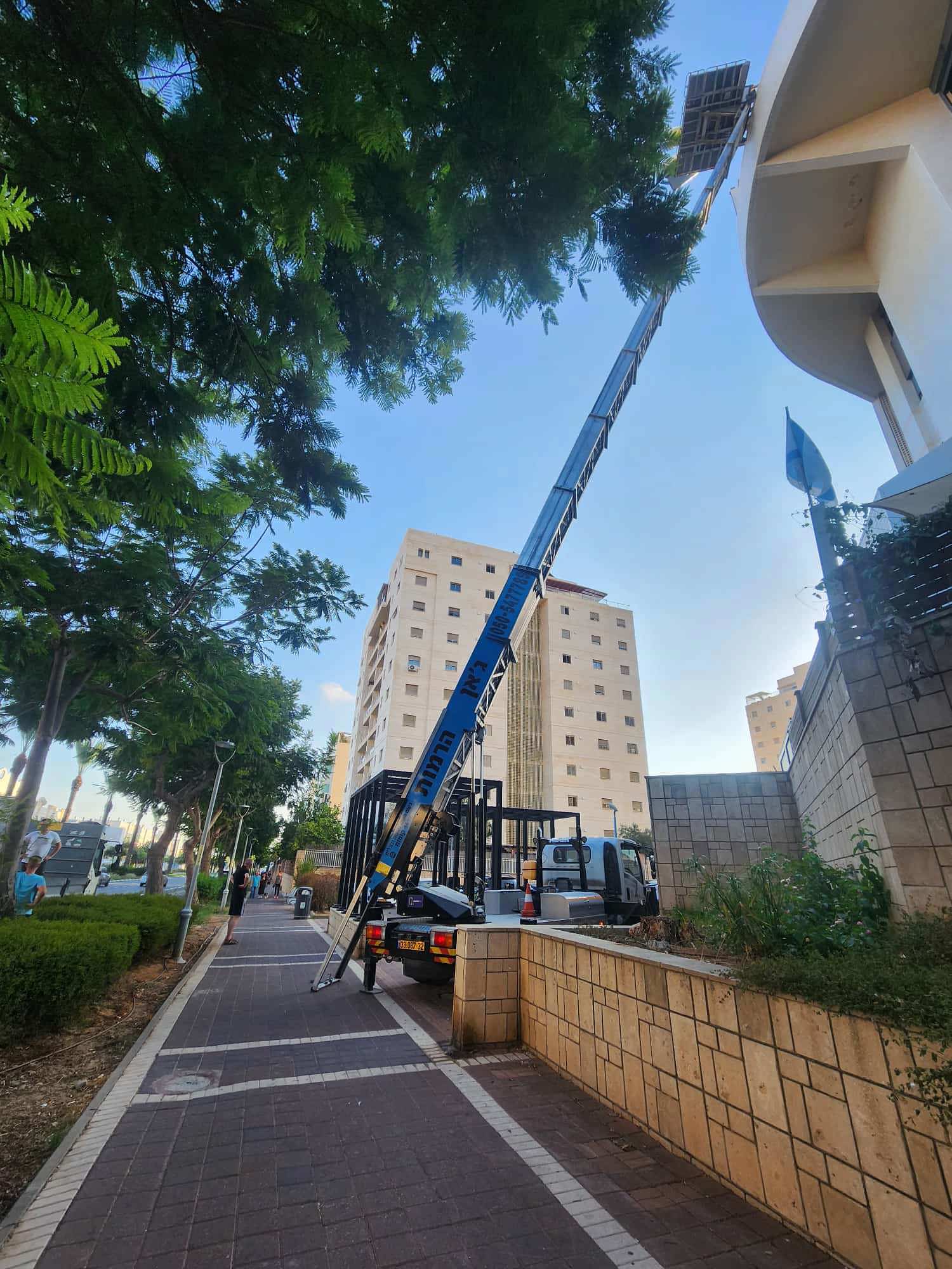 תמונה שצולמה להמחשת העבודות של ג'אן הרמות תמונה של ג'אן הרמות
