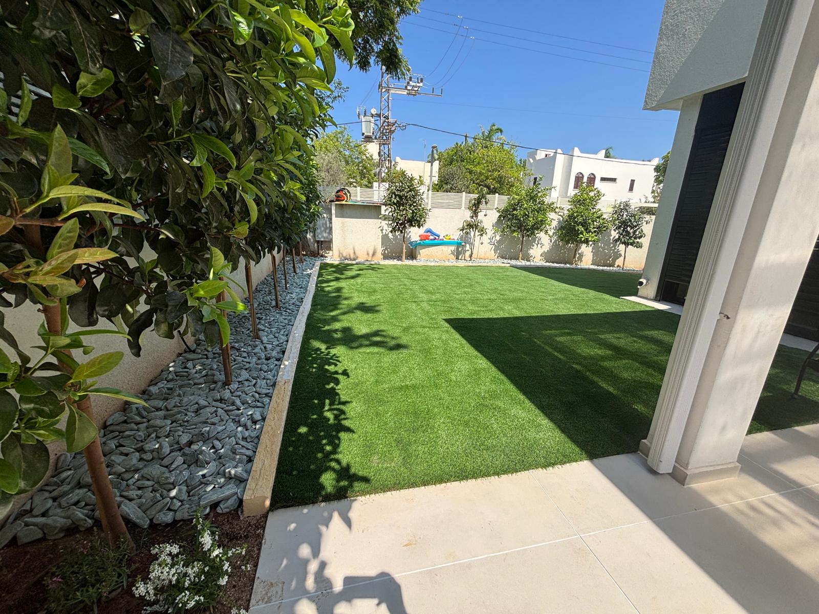 תמונה שצולמה להמחשת העבודות של י.מ מנופים גינון וגיזום תמונה של י.מ מנופים גינון וגיזום