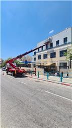 תמונה שצולמה להמחשת העבודות של השכרת משאית מנוף סל תמונה של השכרת משאית מנוף סל