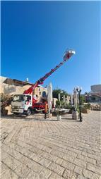 תמונה שצולמה להמחשת העבודות של השכרת משאית מנוף סל תמונה של השכרת משאית מנוף סל
