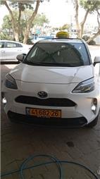 תמונה של לירז נהגת מונית