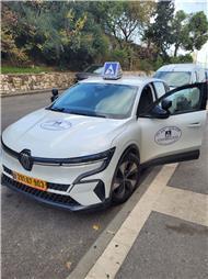 תמונה שצולמה להמחשת העבודות של יעקב מלך מורה נהיגה תמונה של יעקב מלך מורה נהיגה