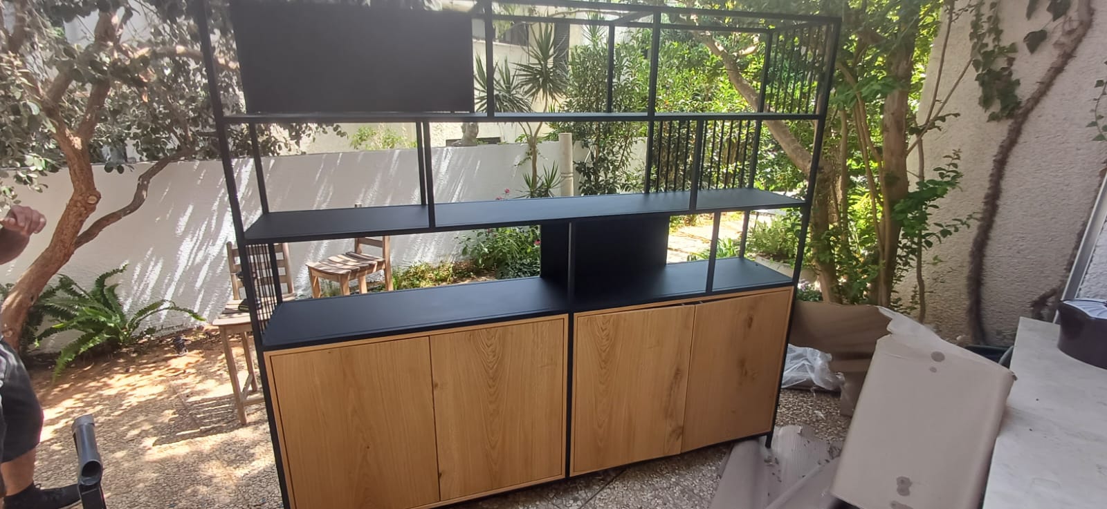תמונה שצולמה להמחשת העבודות של איירון פאשן תמונה של איירון פאשן