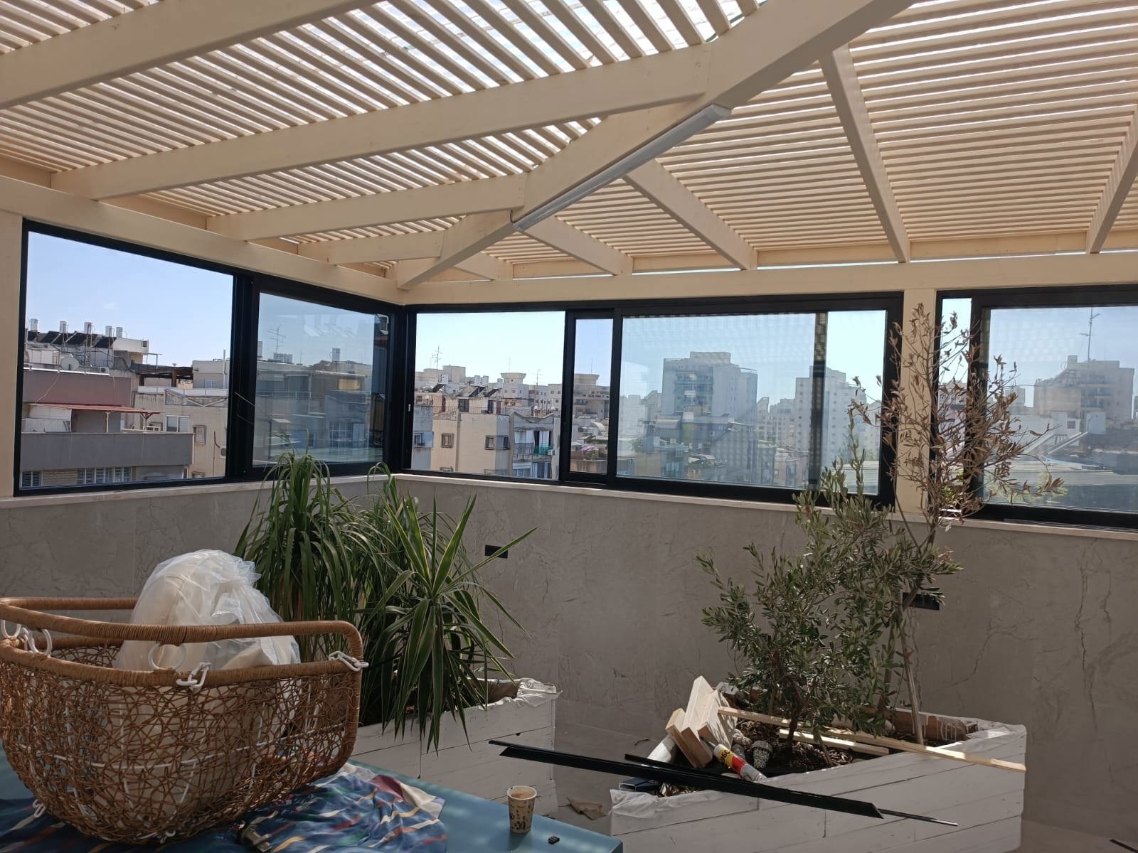 תמונה שצולמה להמחשת העבודות של לירום אלומיניום תמונה של לירום אלומיניום