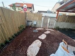 תמונה שצולמה להמחשת העבודות של אלמוג לוי תמונה של אלמוג לוי