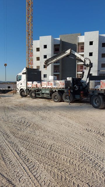 תמונה שצולמה להמחשת העבודות של אבי הובלות ועבודות מנוף תמונה של אבי הובלות ועבודות מנוף