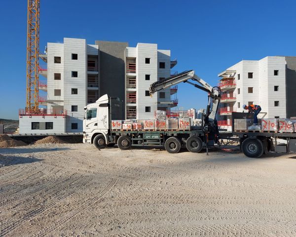 תמונה שצולמה להמחשת העבודות של אבי הובלות ועבודות מנוף תמונה של אבי הובלות ועבודות מנוף