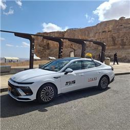 תמונה של מוניות במצפה רמון - שי