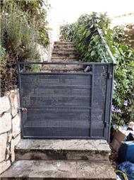 תמונה של מסגרית יורי
