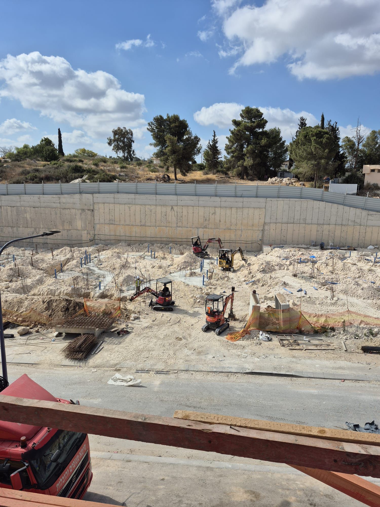 תמונה שצולמה להמחשת העבודות של קבוצת בריגע תמונה של קבוצת בריגע