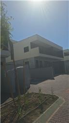 תמונה שצולמה להמחשת העבודות של חסן וכאמל אבורומי - 1 תמונה של חסן וכאמל אבורומי